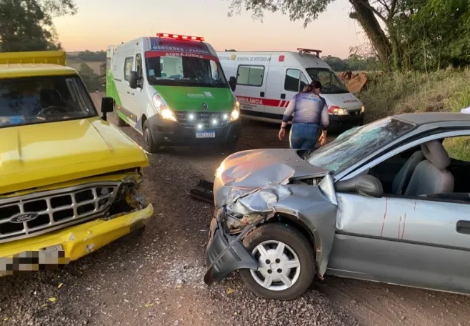 Acidente no interior de Mercedes faz vitimas com ferimentos