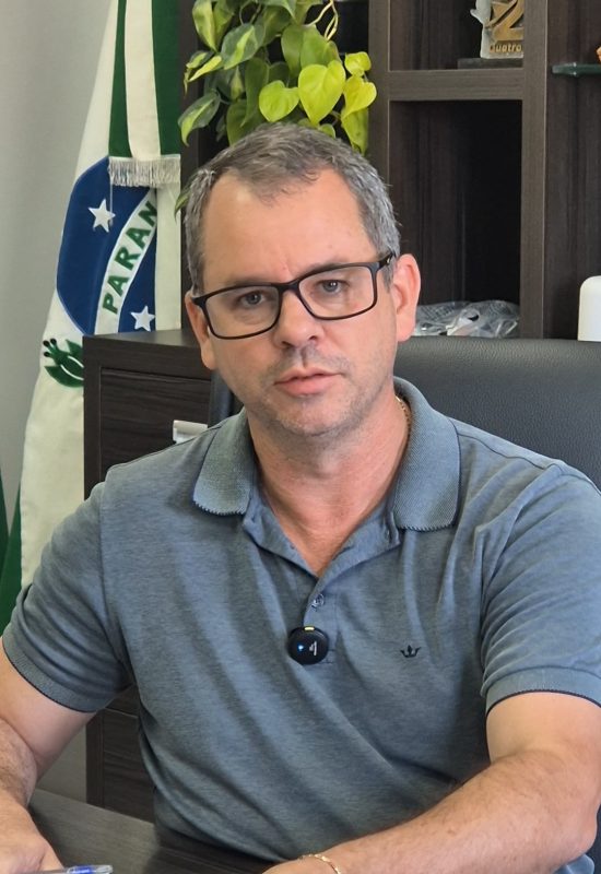 Prefeito de Quatro Pontes assina empenhos do Bolsa Auxílio Educação