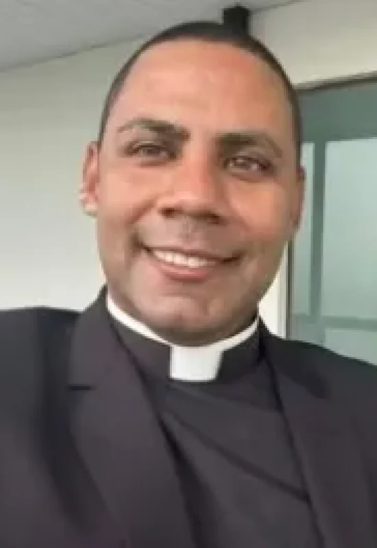 Divulgada a identidade do padre acusado de estupro de vulnerável
