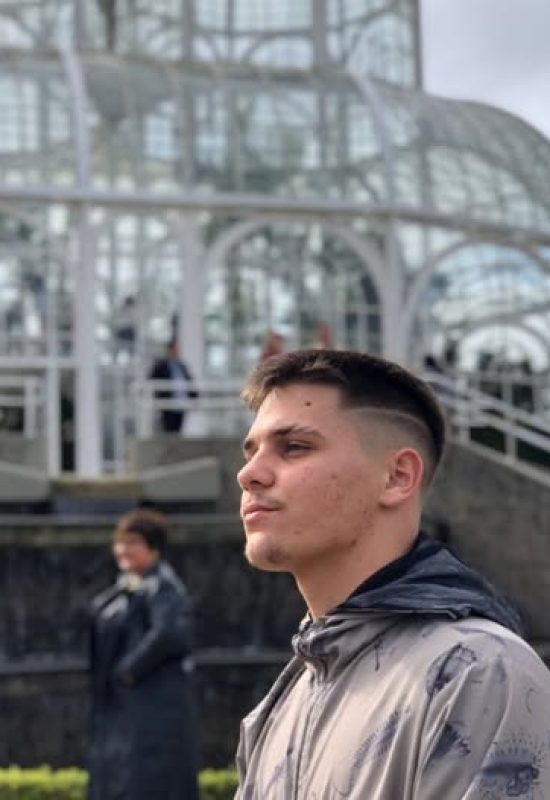 Rondonense de 20 anos que faleceu em acidente de moto é sepultado em Pato Bragado