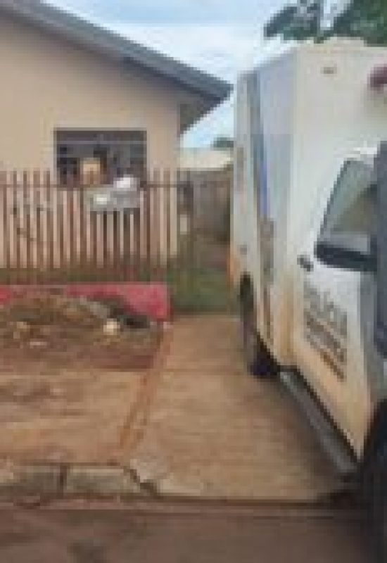 Mãe encontra filha de 21 anos morta em casa no Jd. São Francisco. Polícia suspeita de overdose