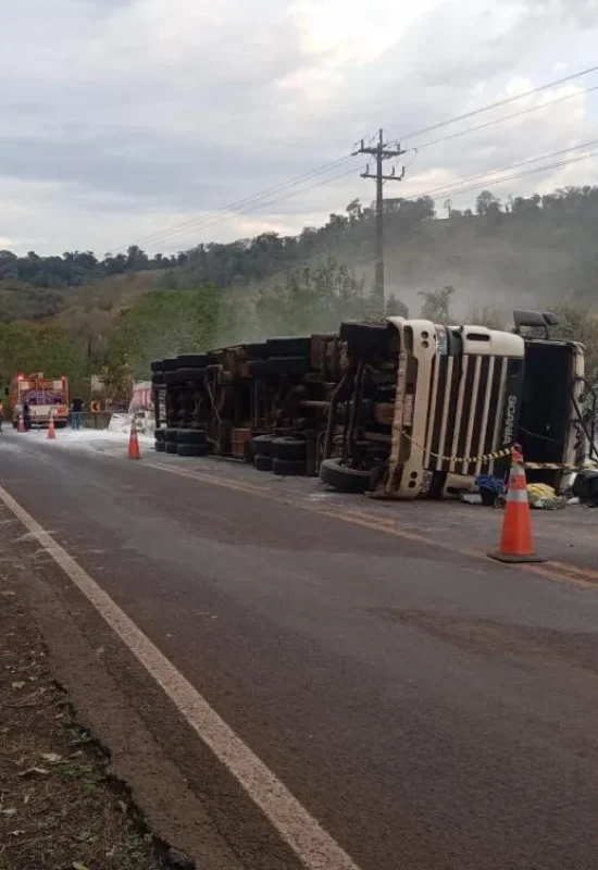 Colisão entre caminhões faz vitima fatal