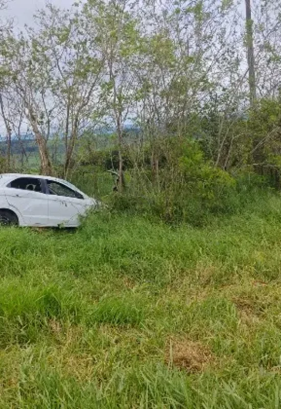 Capotamento deixa cinco pessoas feridas