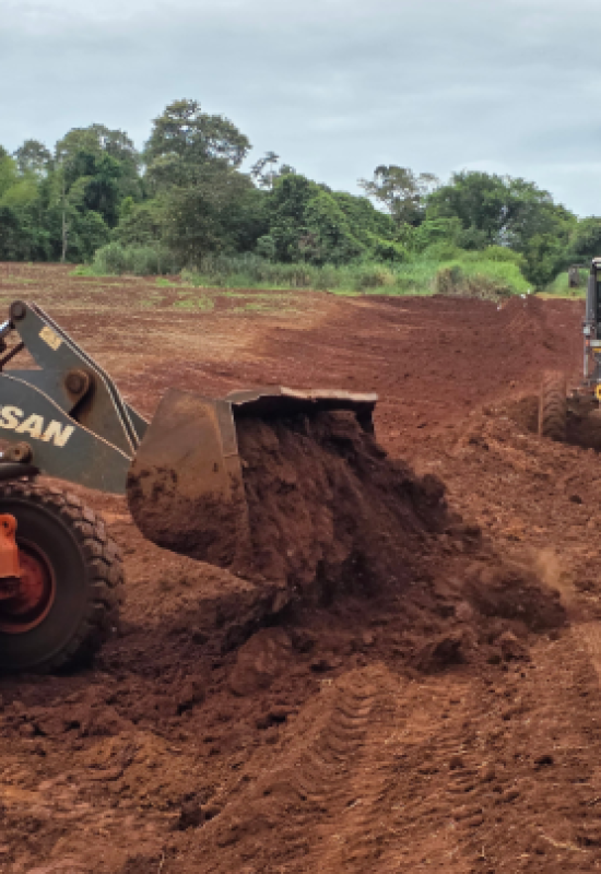 Prefeitura realiza readequação de estrada rural no distrito de São Roque